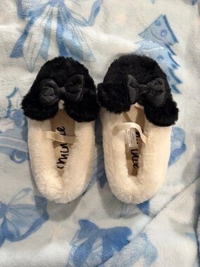 H&M Black and Cream Plush Kids Slippers with Bow Accent